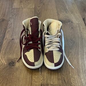Nike Women's Sneakers in Burgundy and Beige